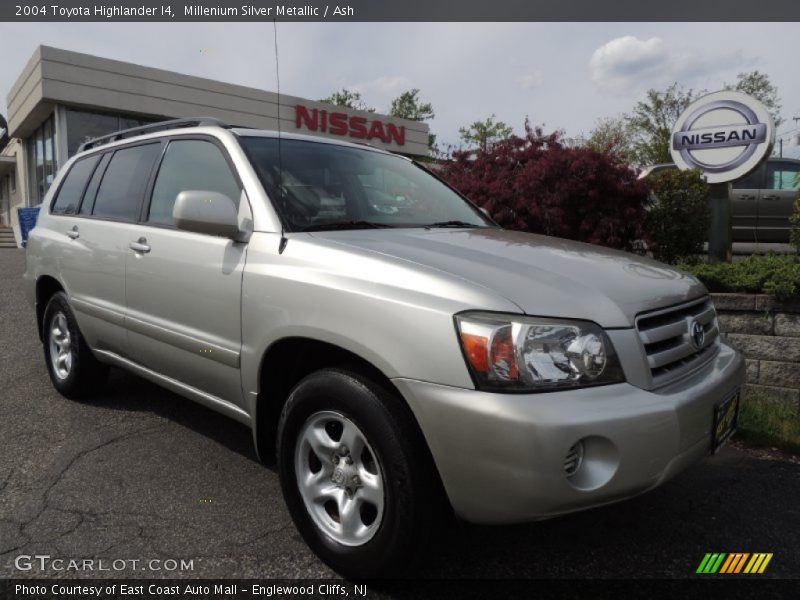 Front 3/4 View of 2004 Highlander I4