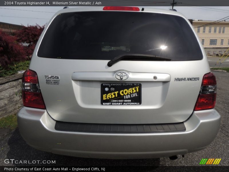 Millenium Silver Metallic / Ash 2004 Toyota Highlander I4