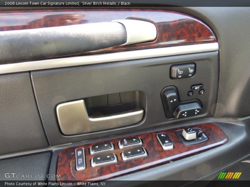 Controls of 2008 Town Car Signature Limited