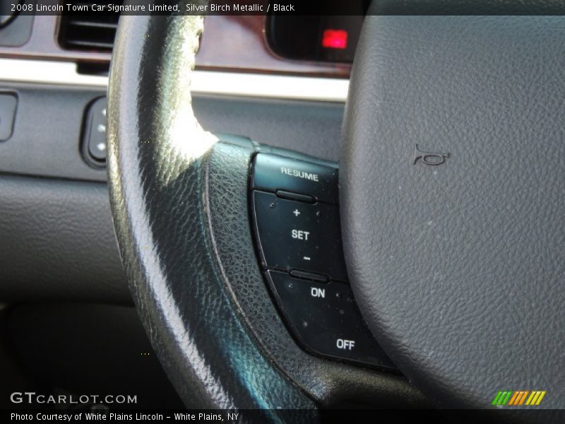 Controls of 2008 Town Car Signature Limited