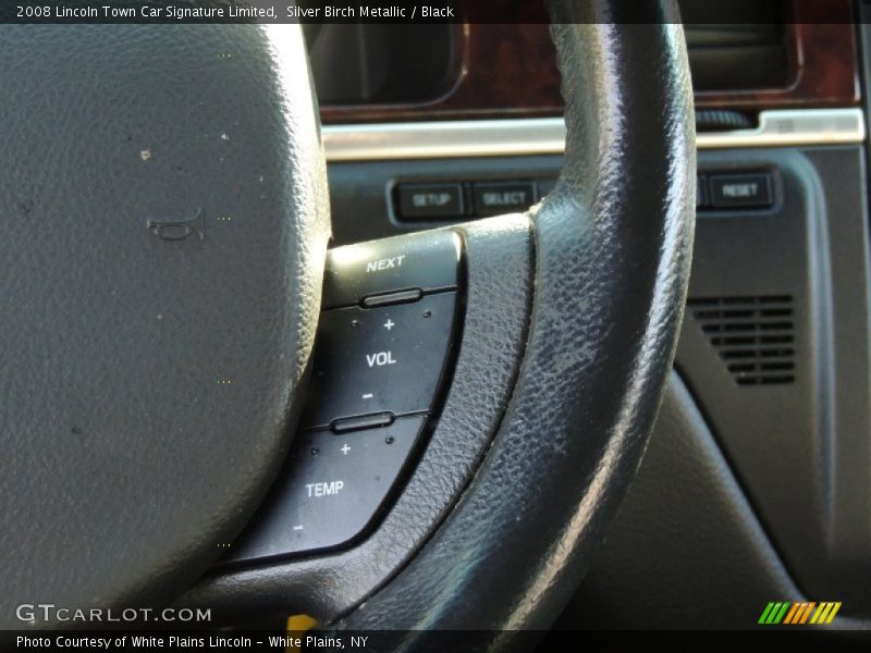 Controls of 2008 Town Car Signature Limited
