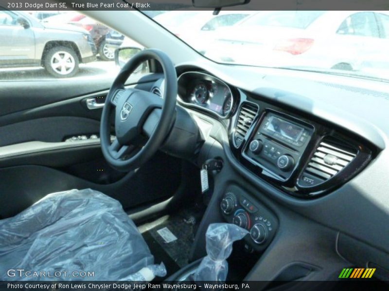 True Blue Pearl Coat / Black 2013 Dodge Dart SE