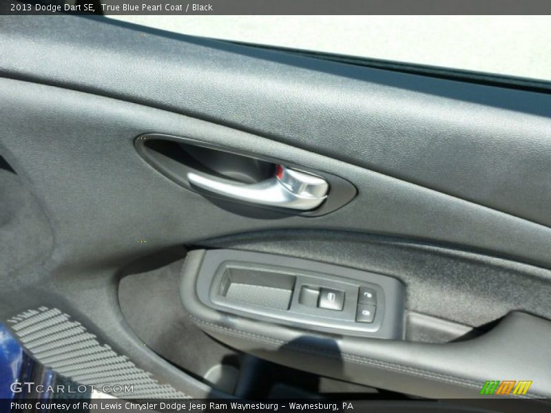 True Blue Pearl Coat / Black 2013 Dodge Dart SE