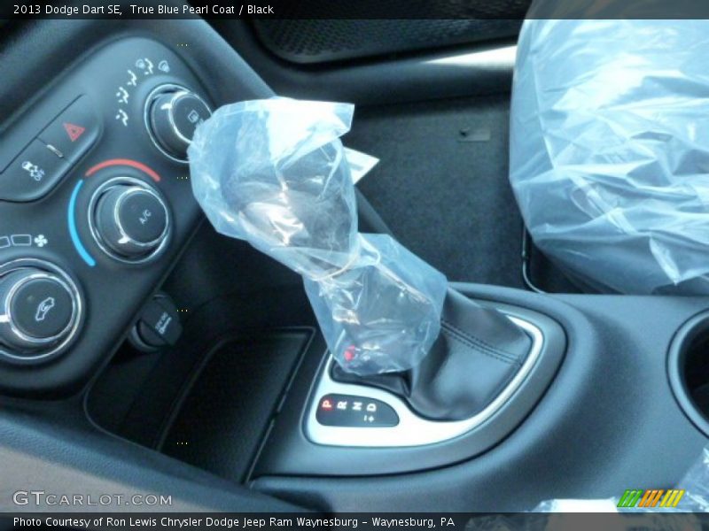 True Blue Pearl Coat / Black 2013 Dodge Dart SE