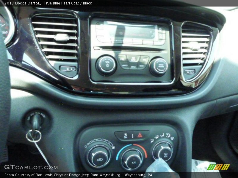 True Blue Pearl Coat / Black 2013 Dodge Dart SE