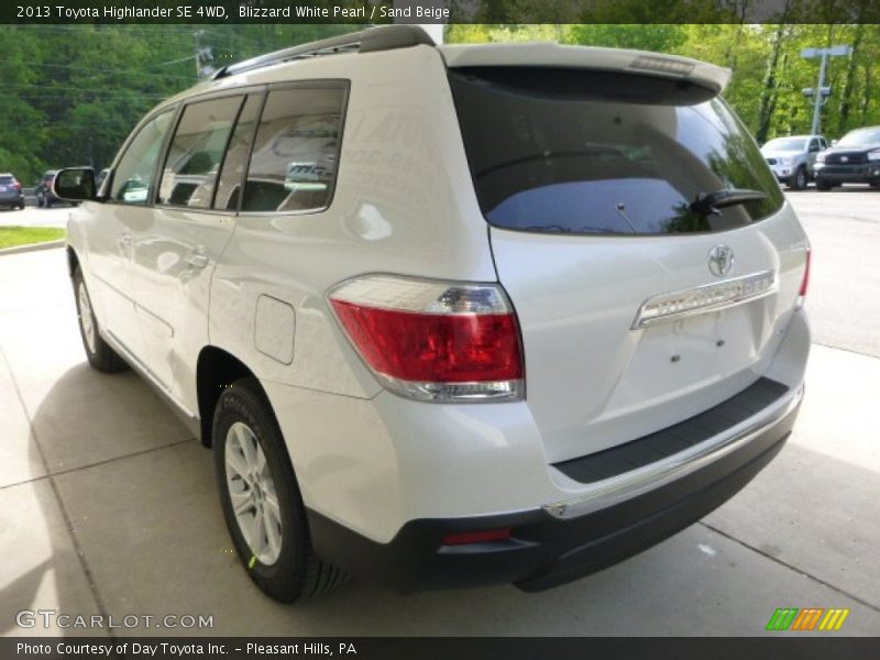 Blizzard White Pearl / Sand Beige 2013 Toyota Highlander SE 4WD