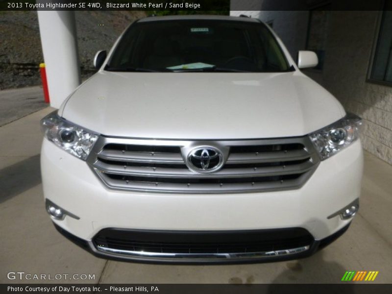 Blizzard White Pearl / Sand Beige 2013 Toyota Highlander SE 4WD