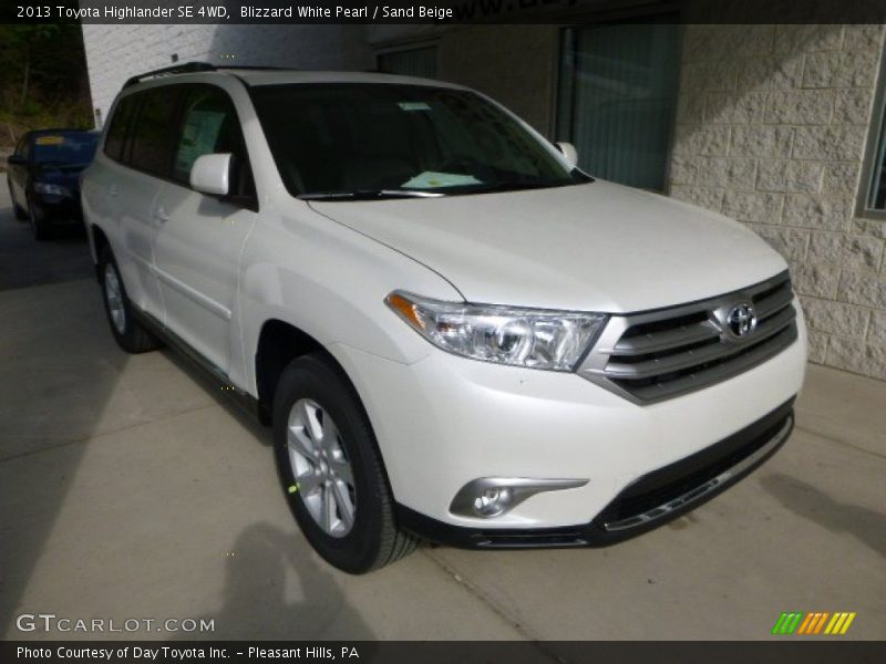 Blizzard White Pearl / Sand Beige 2013 Toyota Highlander SE 4WD