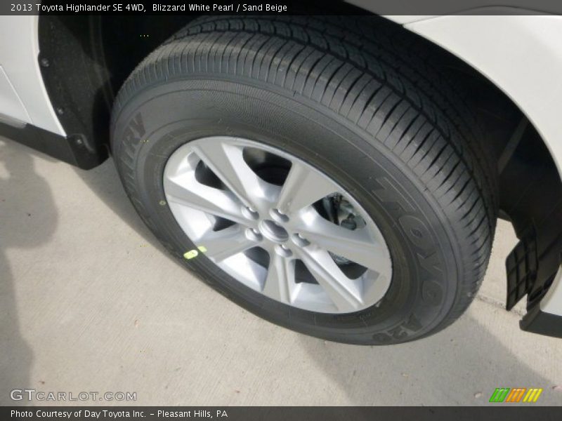 Blizzard White Pearl / Sand Beige 2013 Toyota Highlander SE 4WD