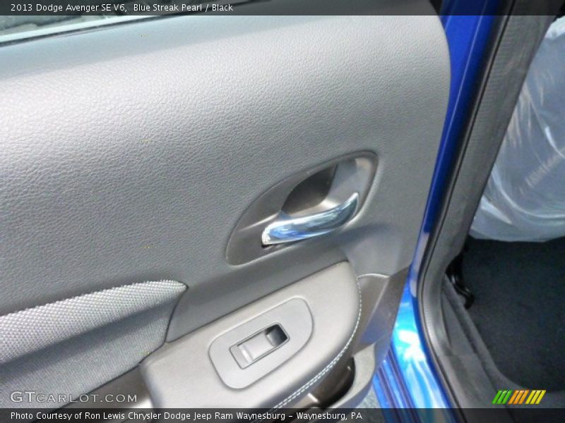Blue Streak Pearl / Black 2013 Dodge Avenger SE V6