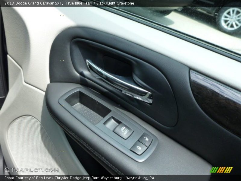True Blue Pearl / Black/Light Graystone 2013 Dodge Grand Caravan SXT