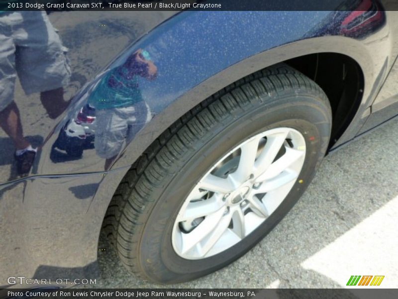 True Blue Pearl / Black/Light Graystone 2013 Dodge Grand Caravan SXT