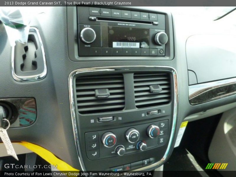 True Blue Pearl / Black/Light Graystone 2013 Dodge Grand Caravan SXT