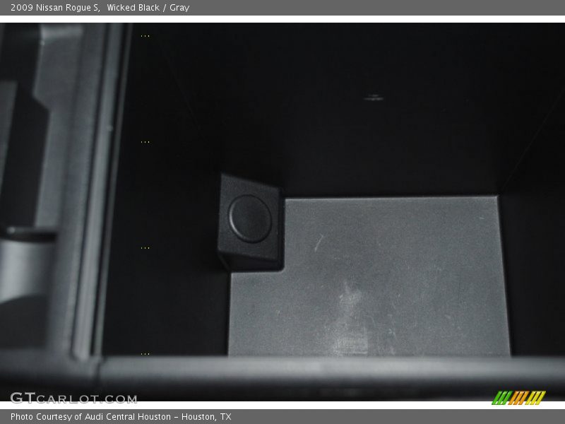 Wicked Black / Gray 2009 Nissan Rogue S