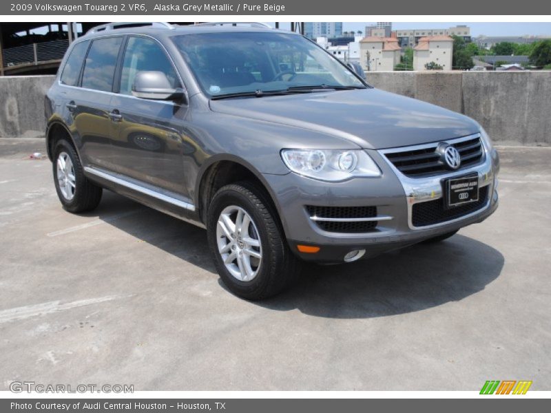 Alaska Grey Metallic / Pure Beige 2009 Volkswagen Touareg 2 VR6