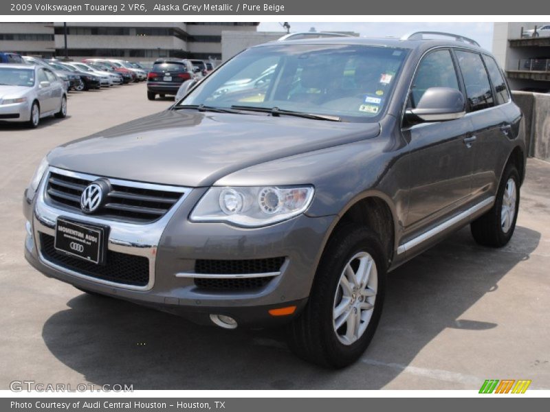Alaska Grey Metallic / Pure Beige 2009 Volkswagen Touareg 2 VR6