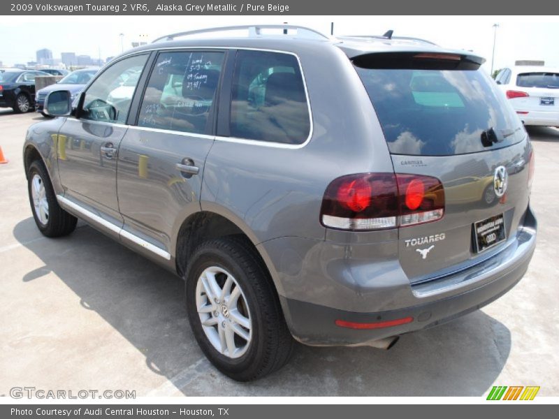 Alaska Grey Metallic / Pure Beige 2009 Volkswagen Touareg 2 VR6