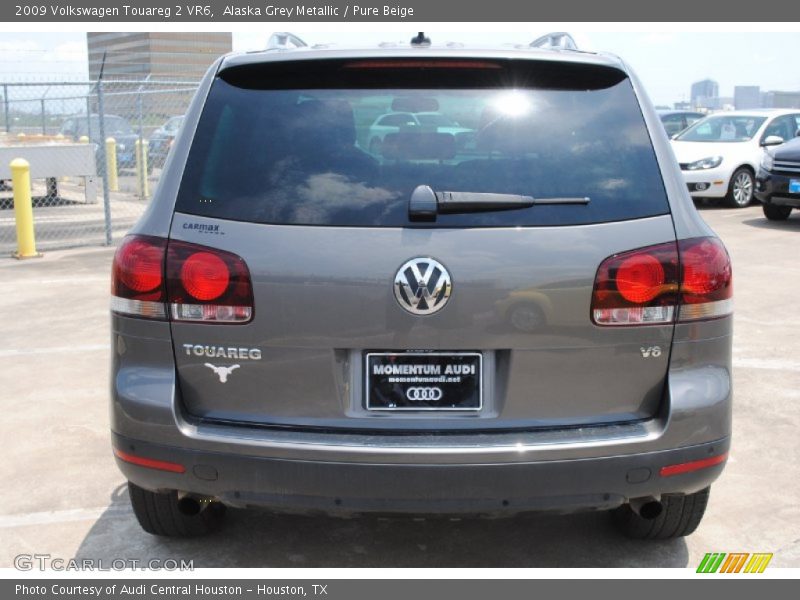 Alaska Grey Metallic / Pure Beige 2009 Volkswagen Touareg 2 VR6