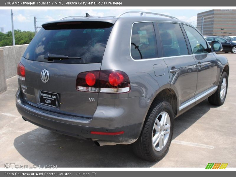Alaska Grey Metallic / Pure Beige 2009 Volkswagen Touareg 2 VR6