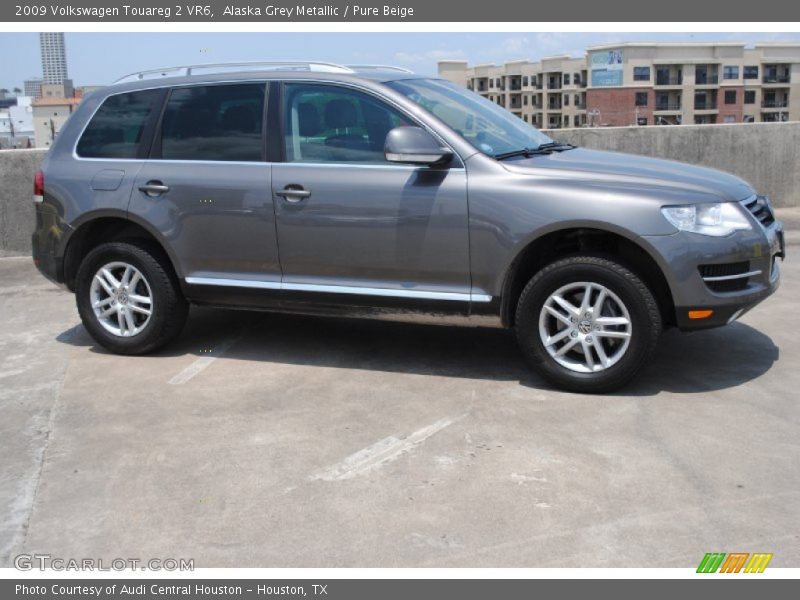 Alaska Grey Metallic / Pure Beige 2009 Volkswagen Touareg 2 VR6