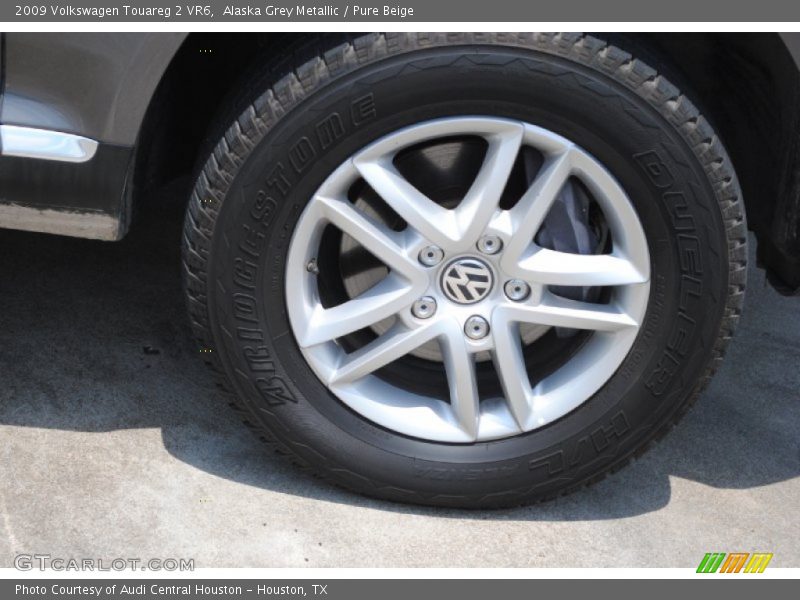 Alaska Grey Metallic / Pure Beige 2009 Volkswagen Touareg 2 VR6