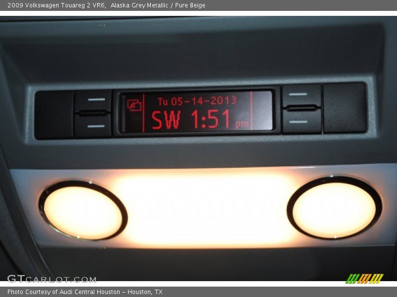 Alaska Grey Metallic / Pure Beige 2009 Volkswagen Touareg 2 VR6