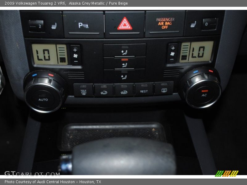 Alaska Grey Metallic / Pure Beige 2009 Volkswagen Touareg 2 VR6