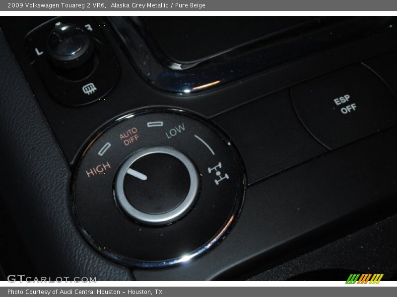 Alaska Grey Metallic / Pure Beige 2009 Volkswagen Touareg 2 VR6