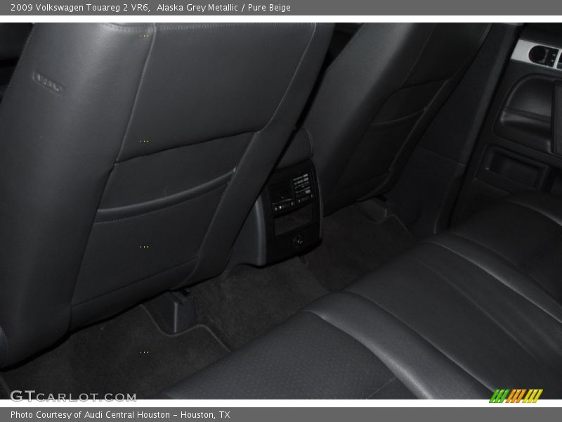 Alaska Grey Metallic / Pure Beige 2009 Volkswagen Touareg 2 VR6