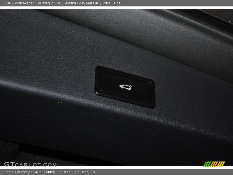 Alaska Grey Metallic / Pure Beige 2009 Volkswagen Touareg 2 VR6