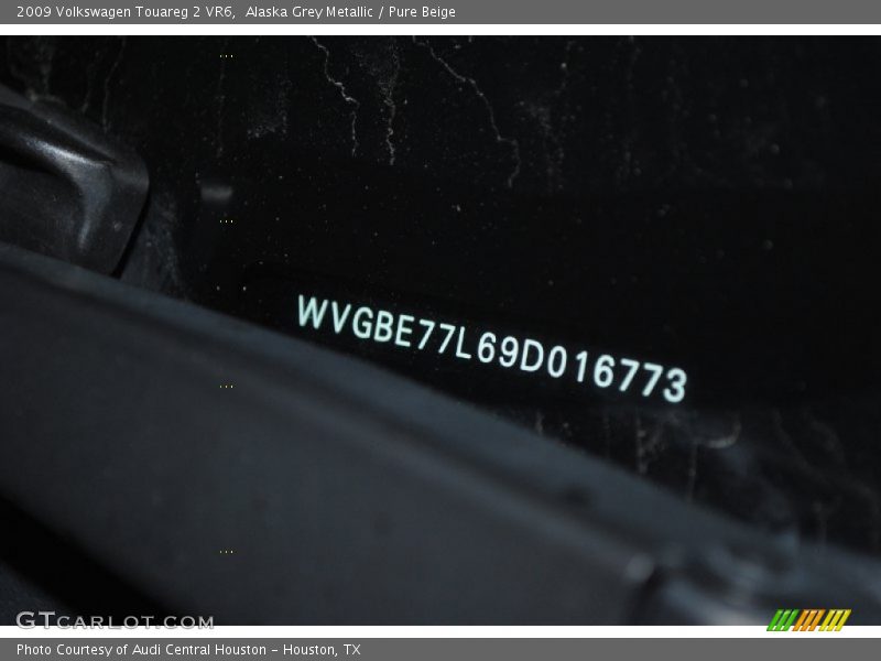 Alaska Grey Metallic / Pure Beige 2009 Volkswagen Touareg 2 VR6