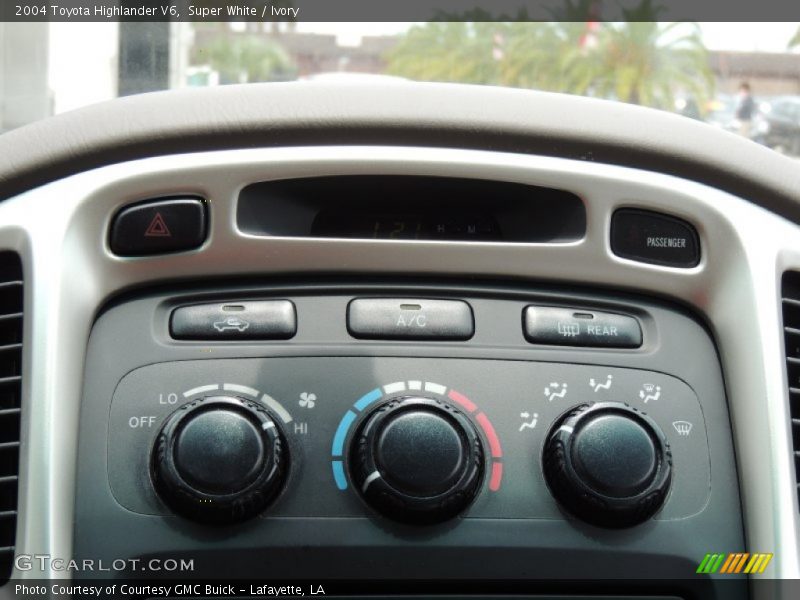 Super White / Ivory 2004 Toyota Highlander V6