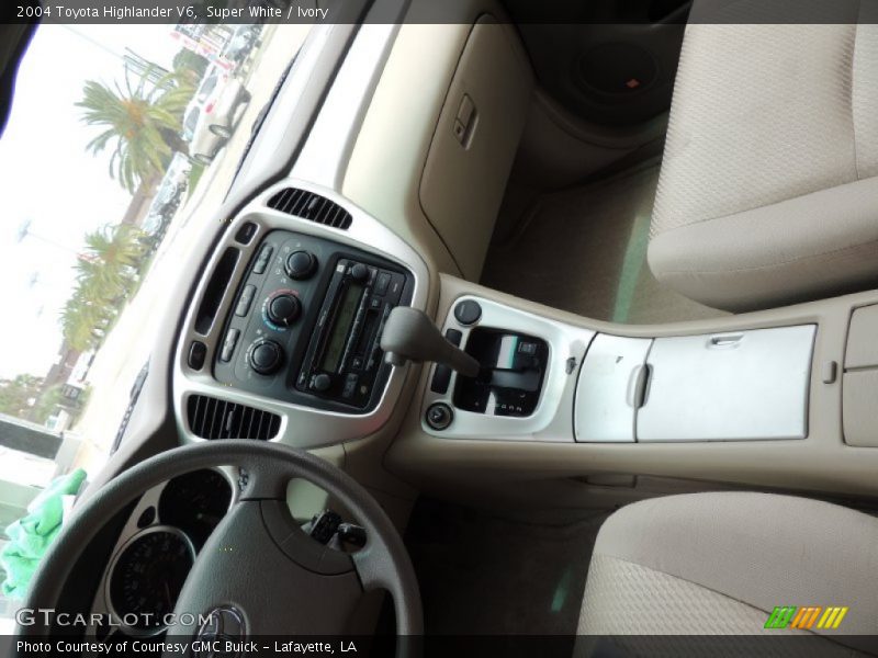Super White / Ivory 2004 Toyota Highlander V6