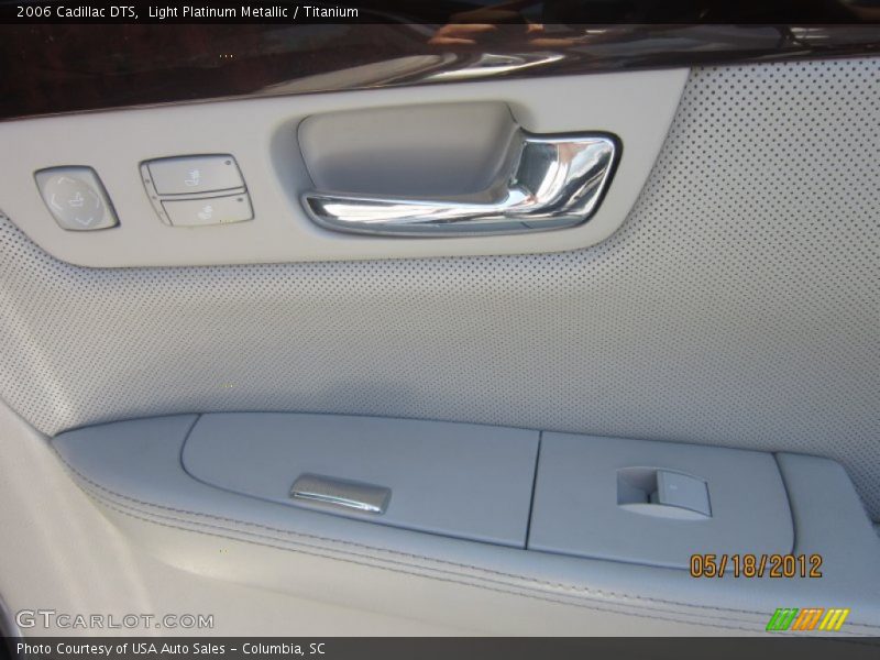 Light Platinum Metallic / Titanium 2006 Cadillac DTS