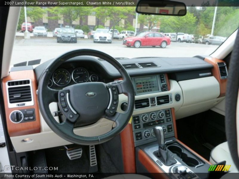 Dashboard of 2007 Range Rover Supercharged