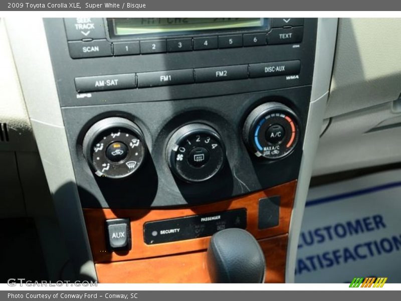 Super White / Bisque 2009 Toyota Corolla XLE