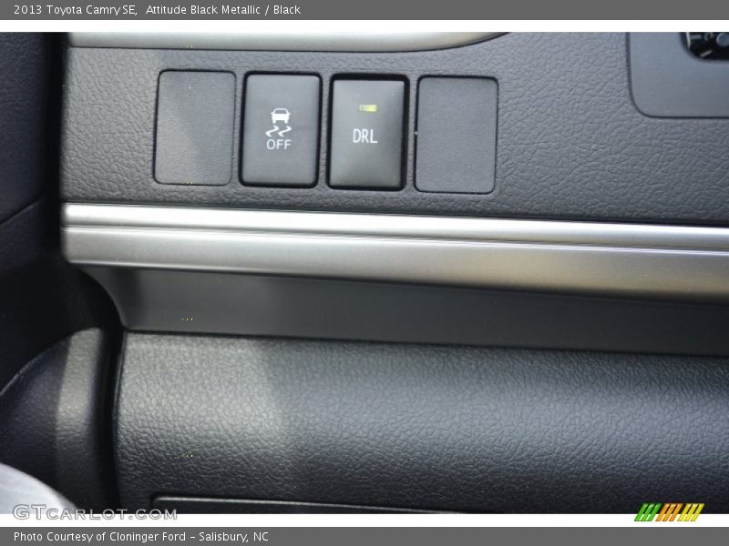 Attitude Black Metallic / Black 2013 Toyota Camry SE