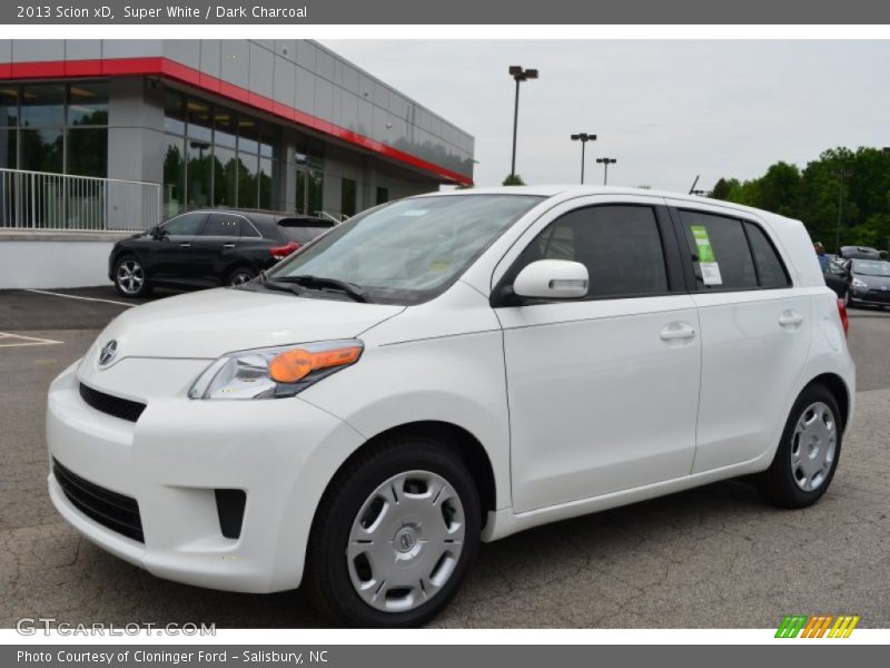 Super White / Dark Charcoal 2013 Scion xD