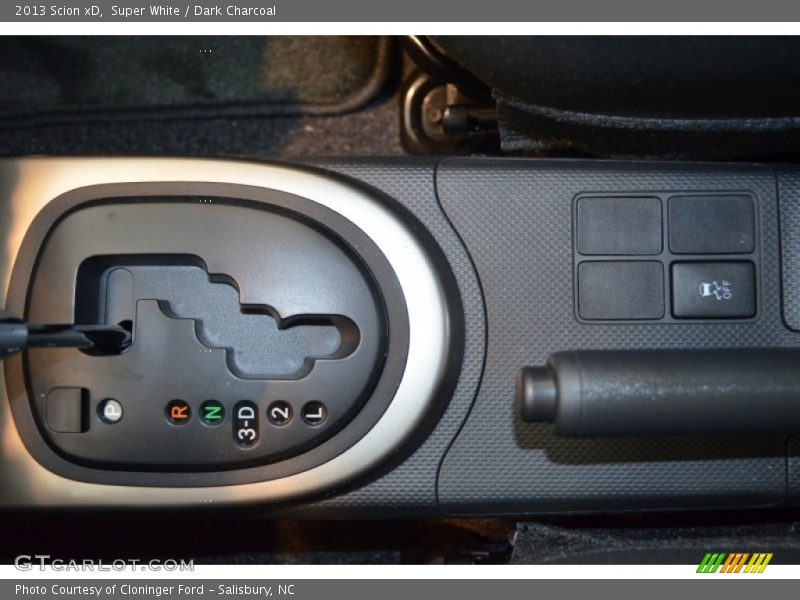Super White / Dark Charcoal 2013 Scion xD