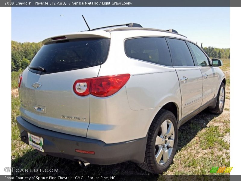 Silver Ice Metallic / Light Gray/Ebony 2009 Chevrolet Traverse LTZ AWD