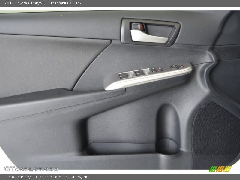 Super White / Black 2013 Toyota Camry SE