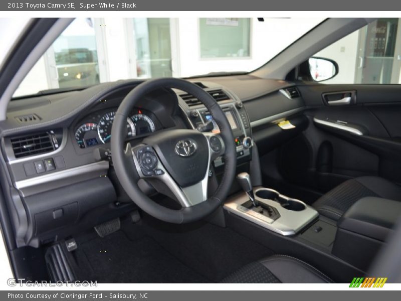 Super White / Black 2013 Toyota Camry SE