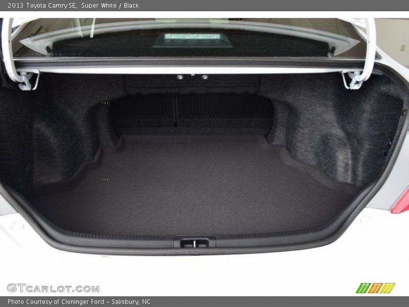 Super White / Black 2013 Toyota Camry SE