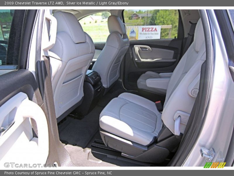 Silver Ice Metallic / Light Gray/Ebony 2009 Chevrolet Traverse LTZ AWD