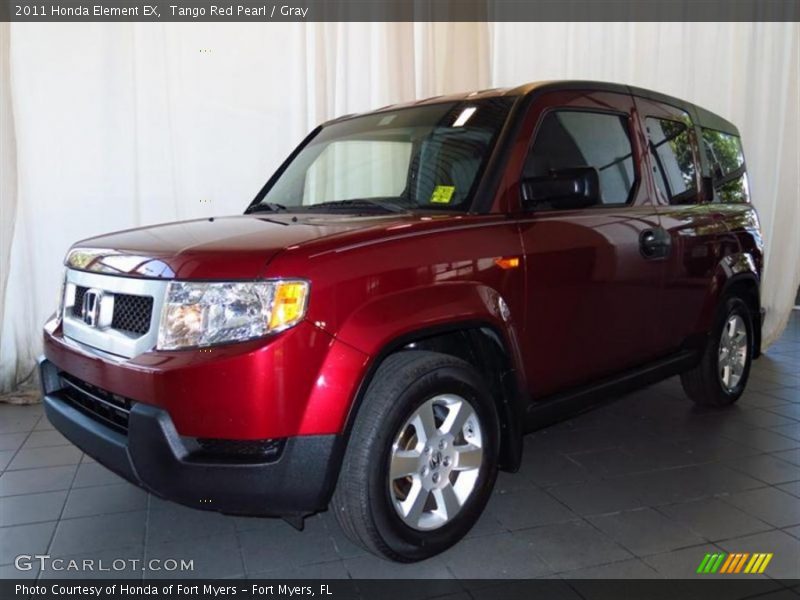 Front 3/4 View of 2011 Element EX