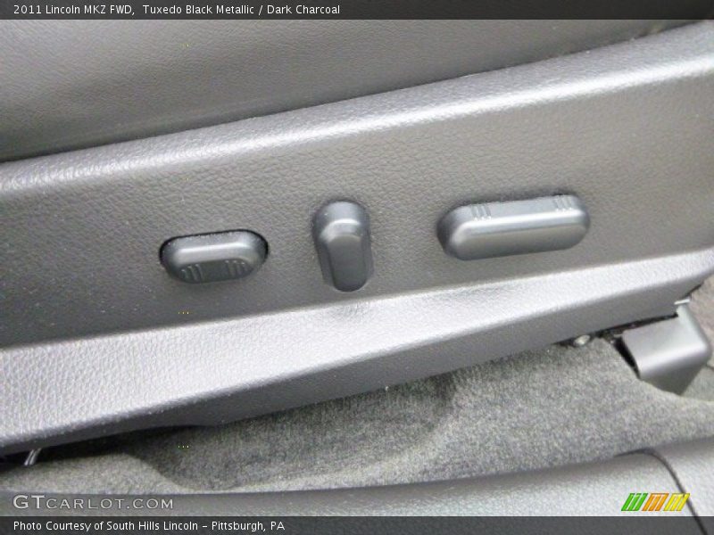 Tuxedo Black Metallic / Dark Charcoal 2011 Lincoln MKZ FWD