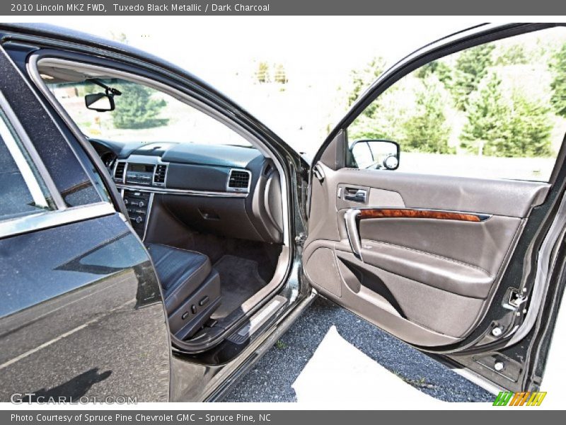 Tuxedo Black Metallic / Dark Charcoal 2010 Lincoln MKZ FWD