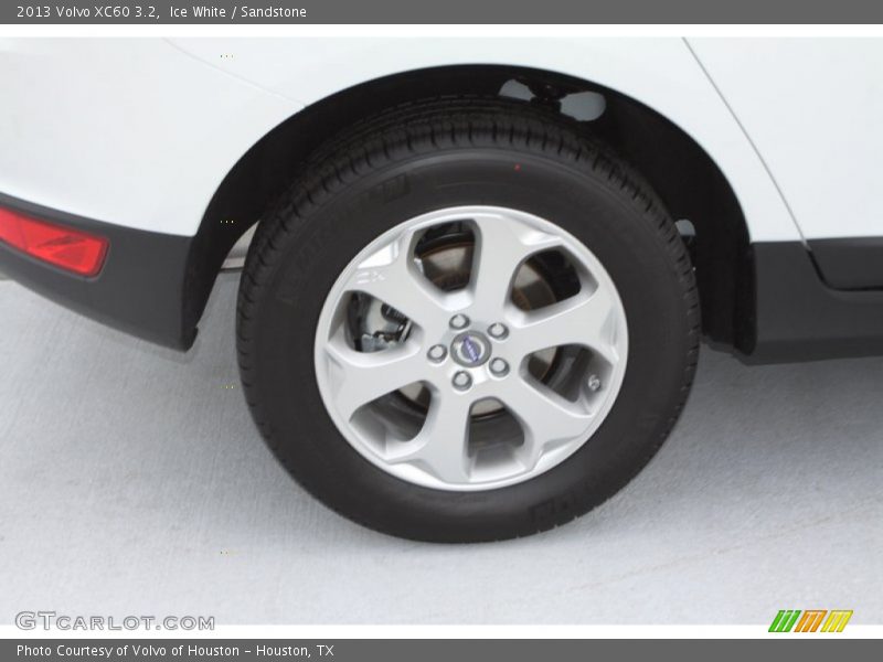 Ice White / Sandstone 2013 Volvo XC60 3.2