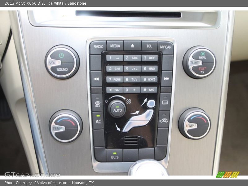 Ice White / Sandstone 2013 Volvo XC60 3.2