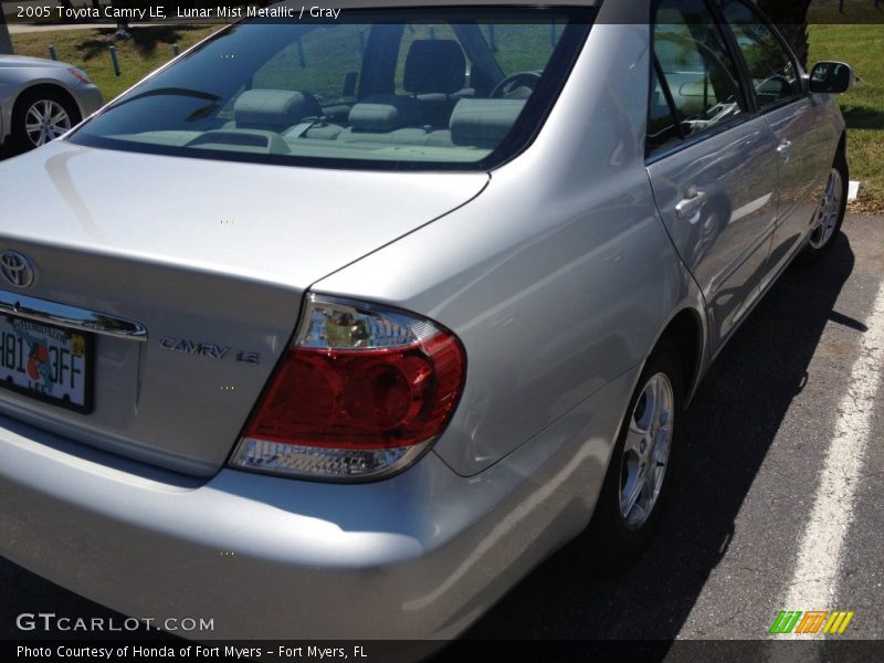 Lunar Mist Metallic / Gray 2005 Toyota Camry LE